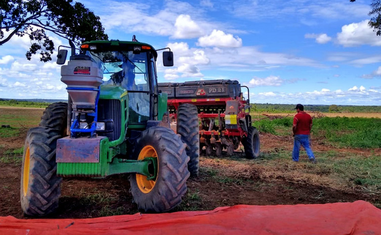Para viabilizar esse projeto o produtor e o Ruraltins contam com as parcerias da Embrapa e das empresas Sementes Grão Fértil; BASF e OMNIA Fertilizantes