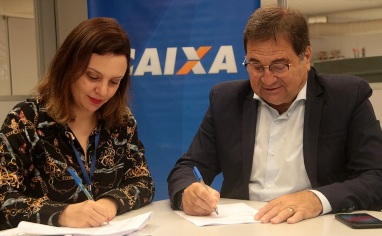 Secretário da Agricultura e Superintendente da Caixa assinaram contrato nessa quinta-feira