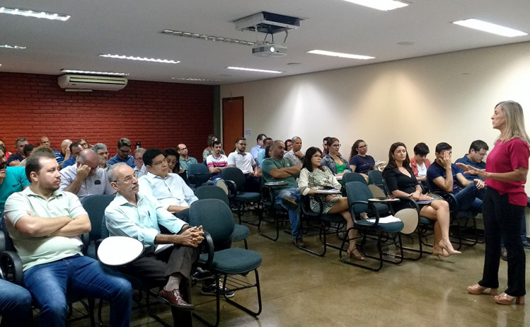 Servidores dos setores envolvidos na prestação de contas de cada pasta recebem orientação da Controladoria-Geral do Estado  