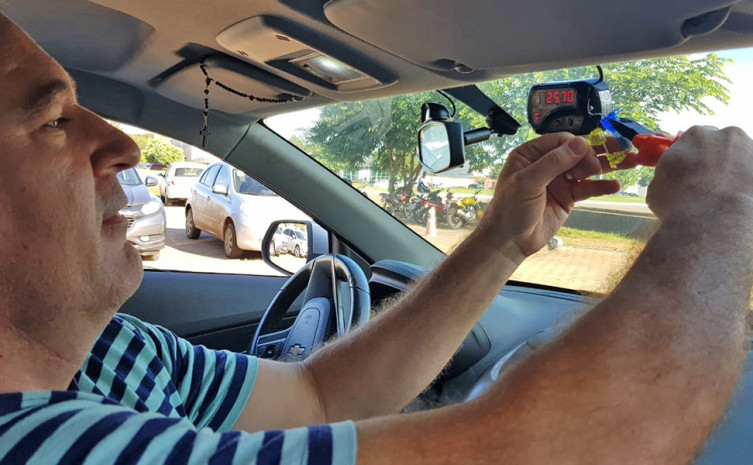 Para atuação profissional, é obrigatório que os taxistas estejam com a documentação e o veículo de acordo com o que determina a legislação