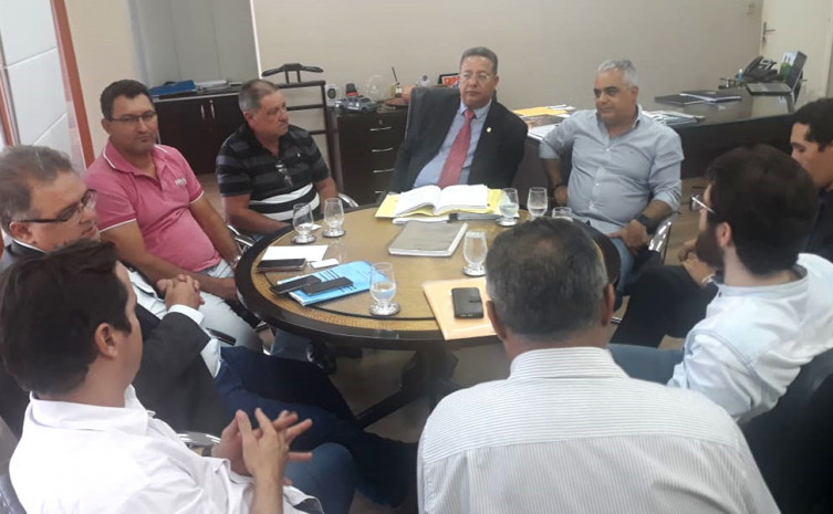 Secretário da Indústria e Comércio discute regularização fundiária do Distrito Industrial de Colinas com o prefeito e empresários do município
