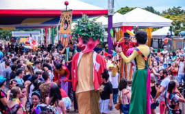 Toca pra Praça atrai mais de 10 mil pessoas e promove resgate do espírito carnavalesco