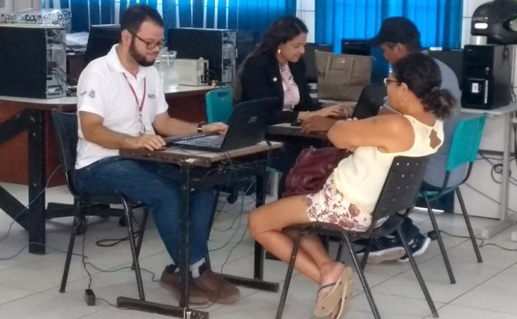 Procon Tocantins realiza atendimento ao consumidor durante ação