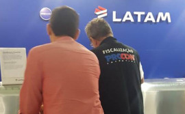 Procon autua empresa aérea por adiantar voo e não informar passageiros