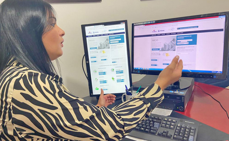 Presidente da Jucetins, Thaís Coelho, mostra que o registro automático pode ser feito on-line