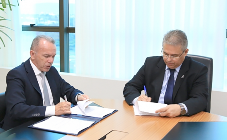 O Secretário da Administração assinou acordo com o TCE na tarde desta terça-feira,03