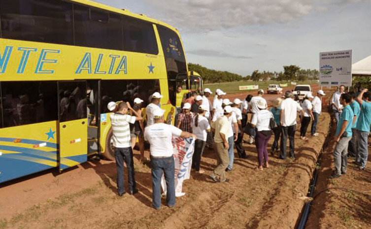 Caravanas de agricultores na Agrotins do ano passado
