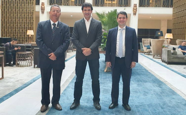 Secretário Tom Lyra acompanhado do ministro de Turismo do Brasil, Marcelo Álvaro, e do ministro da embaixada do Brasil em Lisboa, Pablo Duarte Cardoso