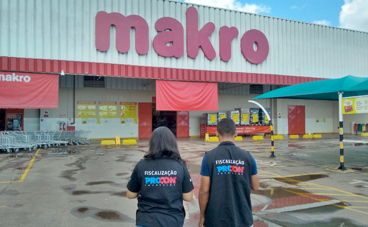 Consumidores denunciam estabelecimentos por constrangimento