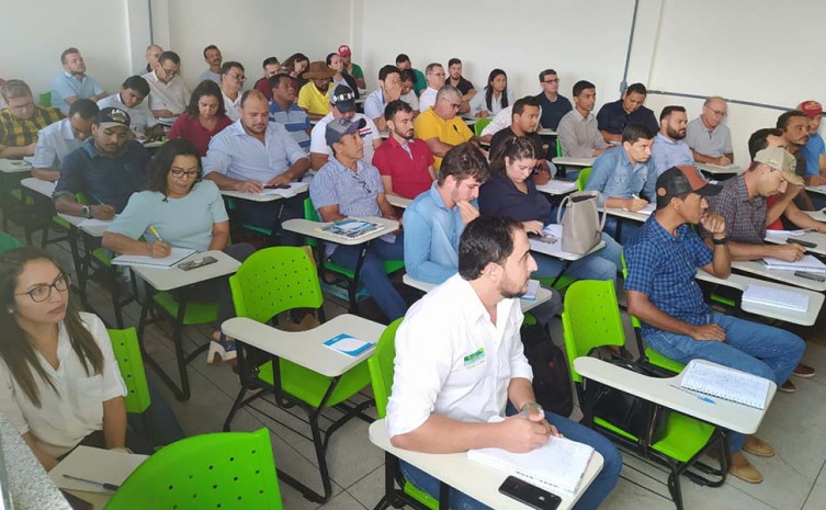 Capacitação visa a implantação e condução de Unidades Demonstrativas na cadeia produtiva do leite