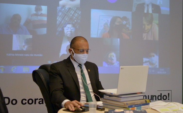 Superintendente Márcio Ferreira conduziu o encontro virtual da sala de reuniões da Sics