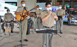 Mães e enfermeiros recebem homenagem da Banda da Polícia Militar