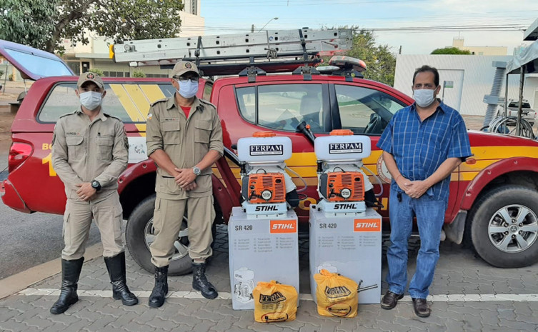 Força-tarefa Corona Tocantins faz doação de dois pulverizadores ao Corpo de Bombeiros Militar
