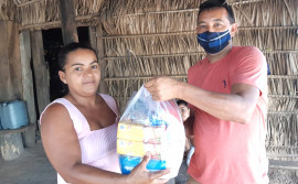 Assentados compartilham histórias de vida durante entrega de alimentos pelo Governo do Tocantins no Bico do Papagaio