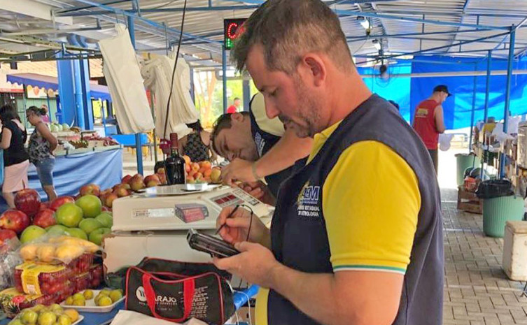 Metrologia Estadual orienta consumidores a observarem as balanças nos estabelecimentos comerciais 