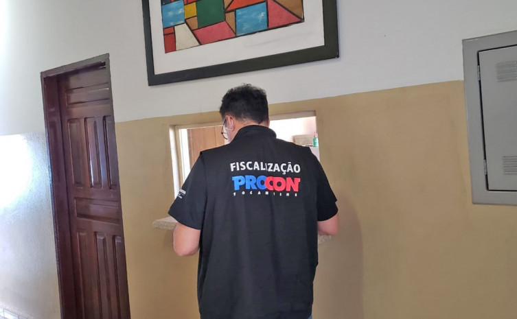 É proibido por lei reter documento de aluno