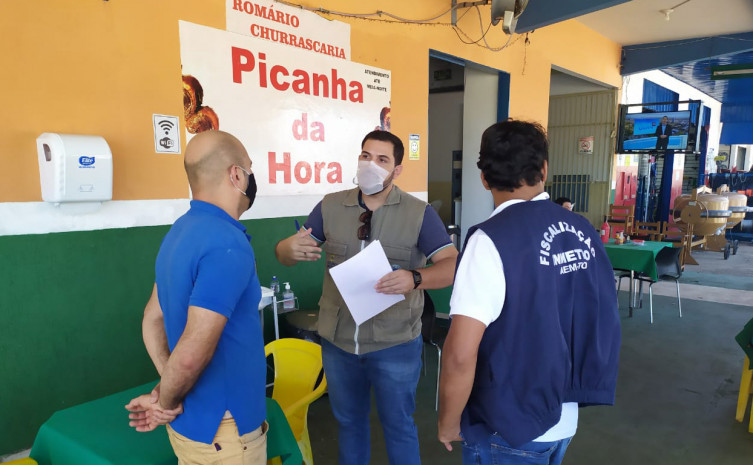Equipe da AEM participa de ação educativa do Governo em bares e restaurantes de Palmas