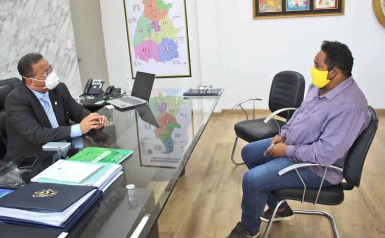 Secretário Tom Lyra e o consultor da Engegold, Ewerton Gomes de Carvalho