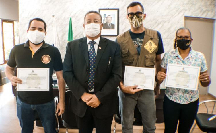Os certificados foram entregues pelo Secretário Tom Lyra aos participantes do curso de capacitação de Observação de Aves