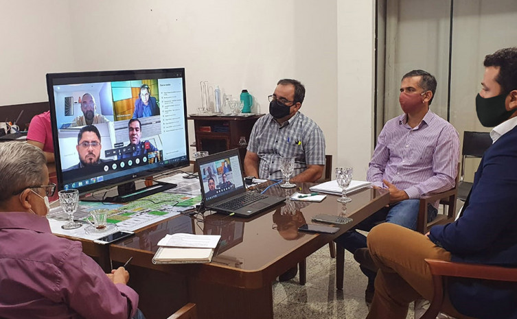 Durante a reunião, foi definida a criação de um banco de dados para cruzamento de informações e mapeamento das propriedades de produção agropecuária na região