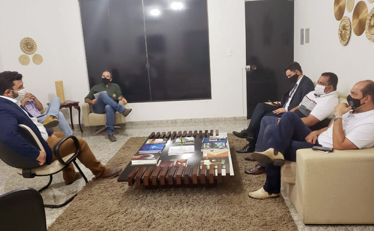  Secretário, Thiago Dourado reunido com prefeito de Miracema, Saulo Milhomem e equipe 