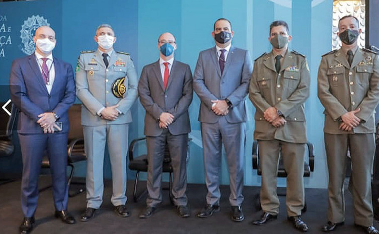 Secretário de Segurança Pública e Comandante-Geral da PM recebem novos equipamentos da Senasp