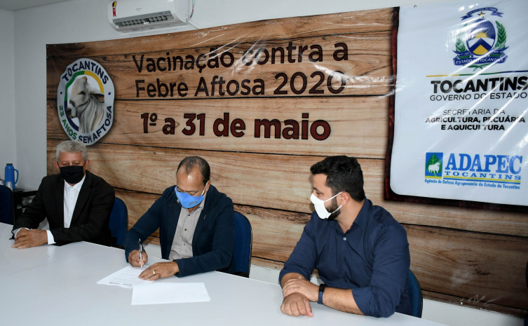 Entidades assinam termo de convênio para retomada do fundo indenizatório, um dos requisitos para retirada da vacinação contra a febre aftosa