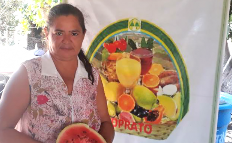 Maria do Carmo, produtora de melancia da Cooperativa Córrego do Prata, município, Porto Nacional 