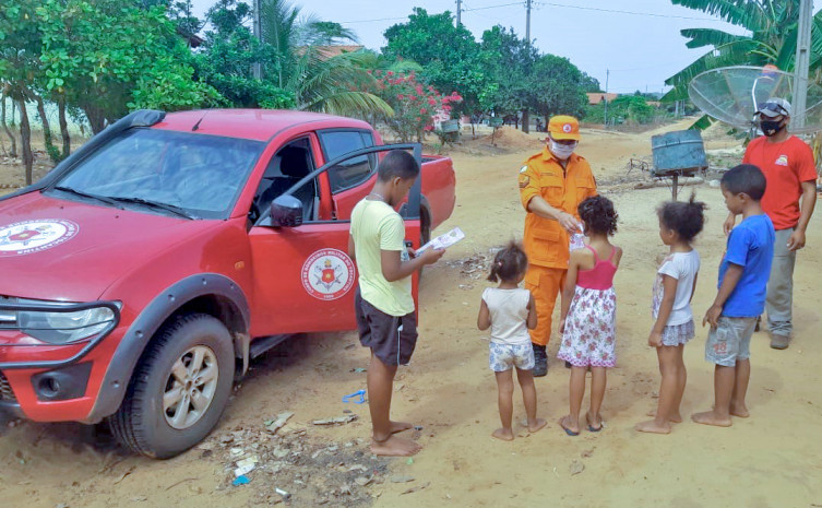 Crianças carentes em São Félix do Tocantins recebem kits de higiene bucal entregues pelo Corpo de Bombeiros Militar