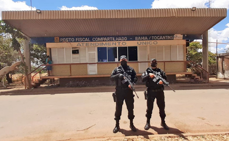 Policiais militares no Posto Fiscal Compartilhado Bahia/Tocantins
