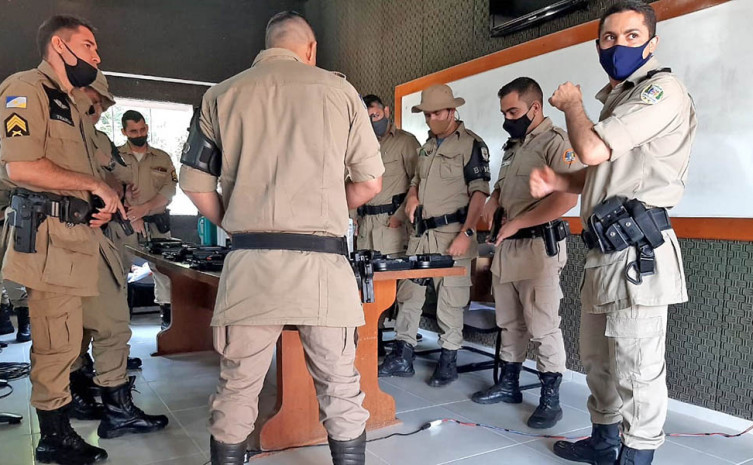 Curso ministrado aos policiais militares contou com aulas teóricas e práticas sobre o novo armamento