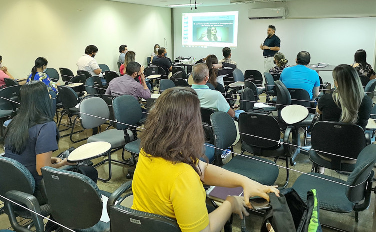 Curso foi ministrado pelo superintendente de Gestão e de Ações de Controle Interno da CGE, Benedito Martiniano da Costa Neto