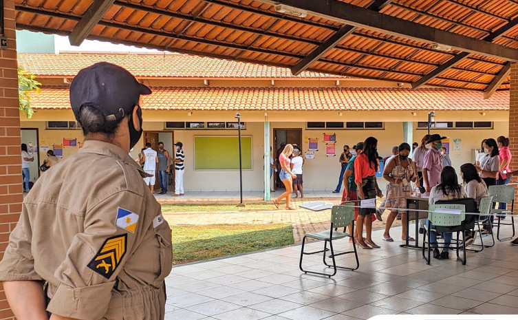 Policiais militares durante Operação Eleições 2020 na área do 4º BPM