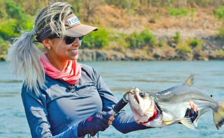 Laís Vanessa, apresentadora do programa e praticante de pesca esportiva