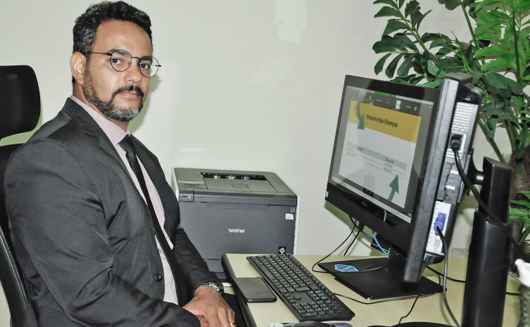 Secretário da Administração, Bruno Barreto, participa do 116º edição do Fórum Consad