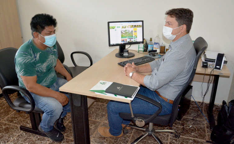 Ruraltins recebe representante indígena, Wagner Javaé para dar continuidade aos projetos de bovinocultura na Ilha do Bananal