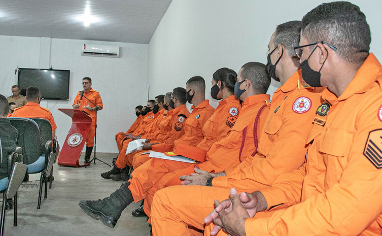 Novos instrutores do Corpo de Bombeiros se formaram em cerimônia nessa terça, 1º de dezembro