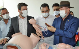 Governador Mauro Carlesse divulga projeto pedagógico e conhece laboratórios do curso de Medicina da Unitins em Augustinópolis