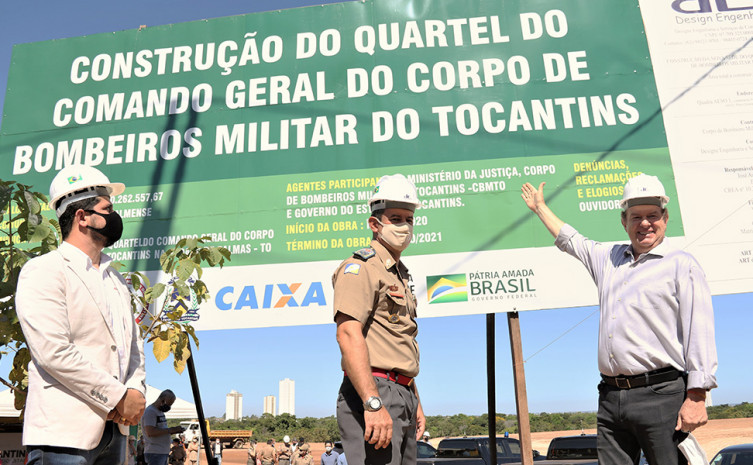  Governador Mauro Carlesse e o coronel Reginaldo Leandro da Silva no lançamento da obra de construção do novo QCG