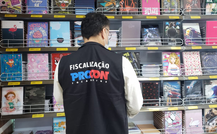 Procon orienta consumidor a evitar materiais com personagens, logotipos e acessórios licenciados, porque geralmente são mais caros