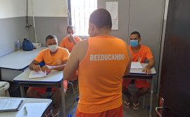 Custodiado graduado em Letras auxilia outras pessoas privadas de liberdade na preparação do Enem PPL