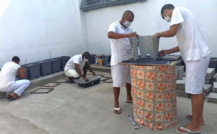 Valor arrecadado com venda dos vasos é destinada a manutenção da unidade