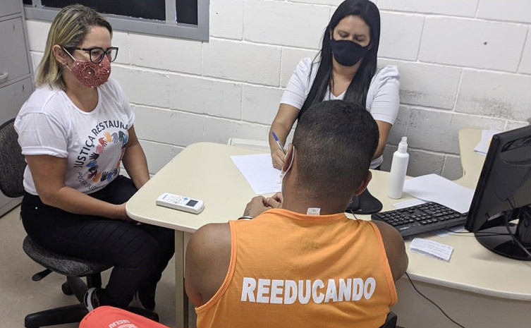 Círculos restaurativos que estão ocorrendo na UTPGB têm como objetivo a inserção da cultura do diálogo, a fim de proporcionar a ressocialização