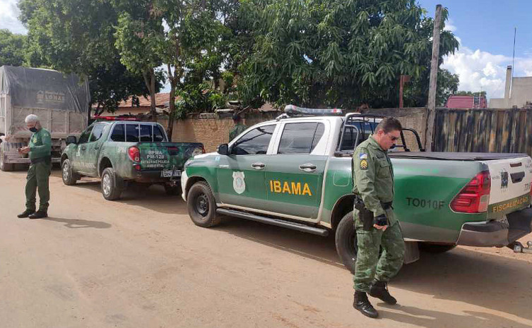  Dois indivíduos que picharam o monumento natural, praticando crime ambiental, foram autuados a pagar multa de R$ 10 mil cada um