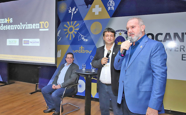 Assinatura do termo de cooperação ocorreu durante o 1° Encontro com o Associativismo Comercial e Industrial do Tocantins, com a presença do governador Mauro Carlesse