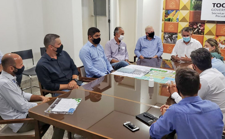 Secretário Jaime Café participa da reunião com a representante da Aprosoja