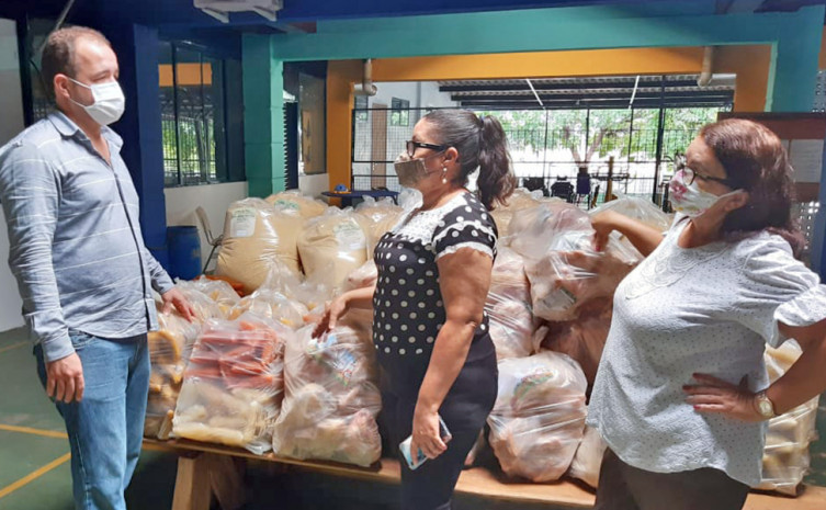 Entrega de alimentos beneficiou seis entidades socioassistenciais da Capital que prestam atendimento a 417 famílias da comunidade local