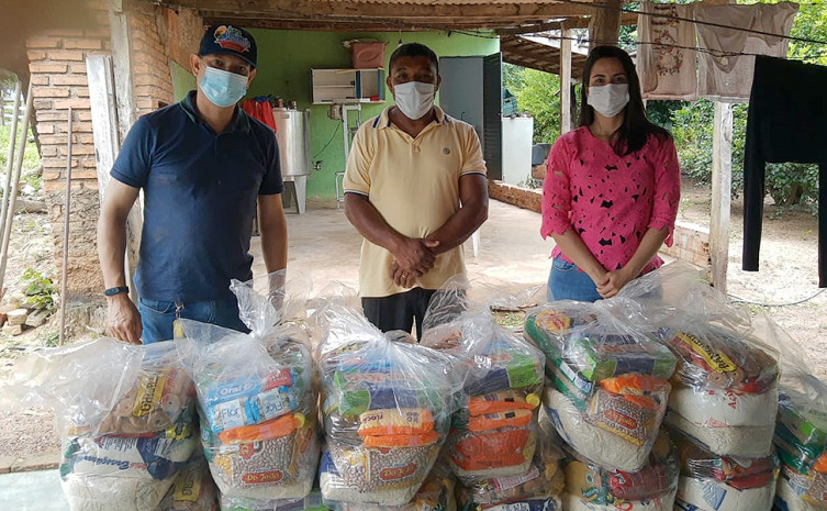 Governo do Tocantins entrega alimentos a 2 mil famílias rurais do sudeste impactadas pela pandemia  
