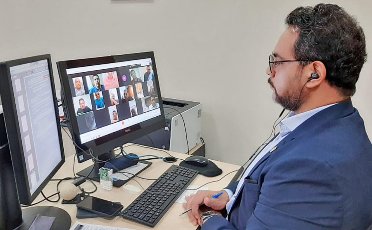 Secretário da Administração, Bruno Barreto, em reunião com representantes das Câmaras Técnicas, que visa apresentar propostas e soluções para alteração dos planos de carreira, Estatuto e passivos devidos aos servidores