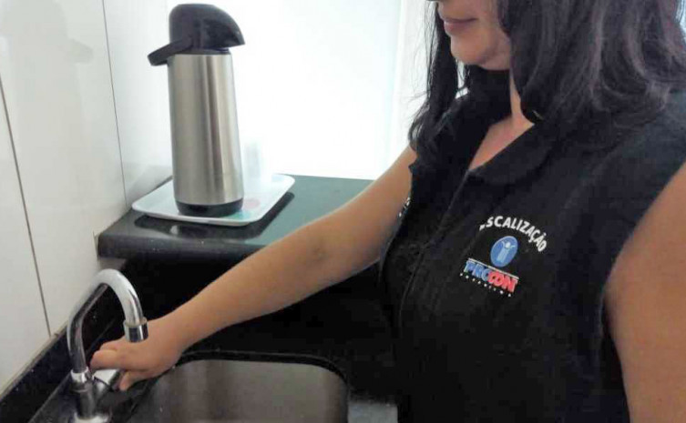 Moradores reclamam de falta de água em Luzimangues e Paranã